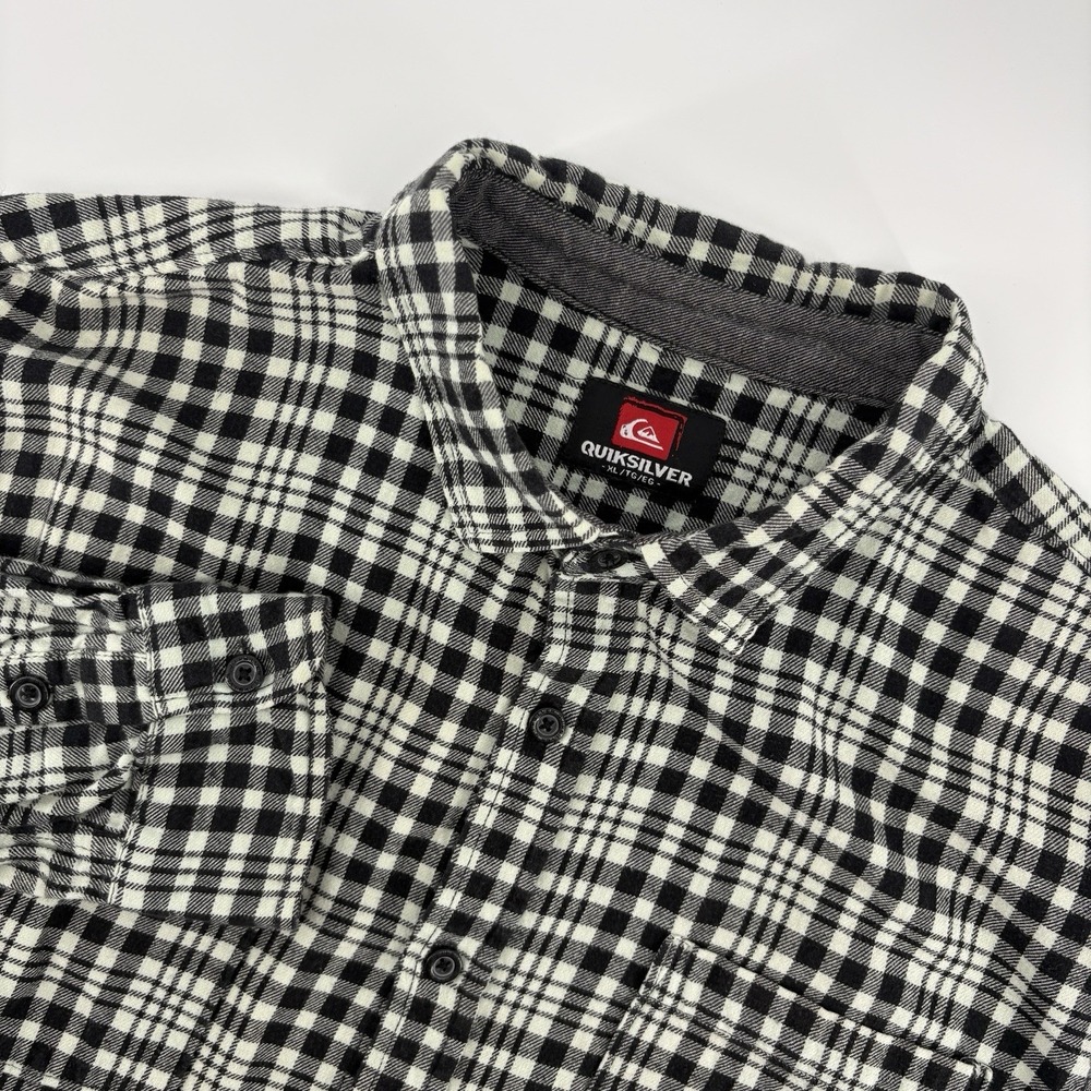 Quicksilver Flannel Men's Extra Large Black and White Long Sleeve Button Up
